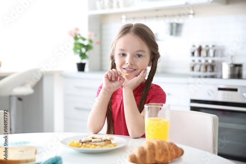 Cute little girl having bre...