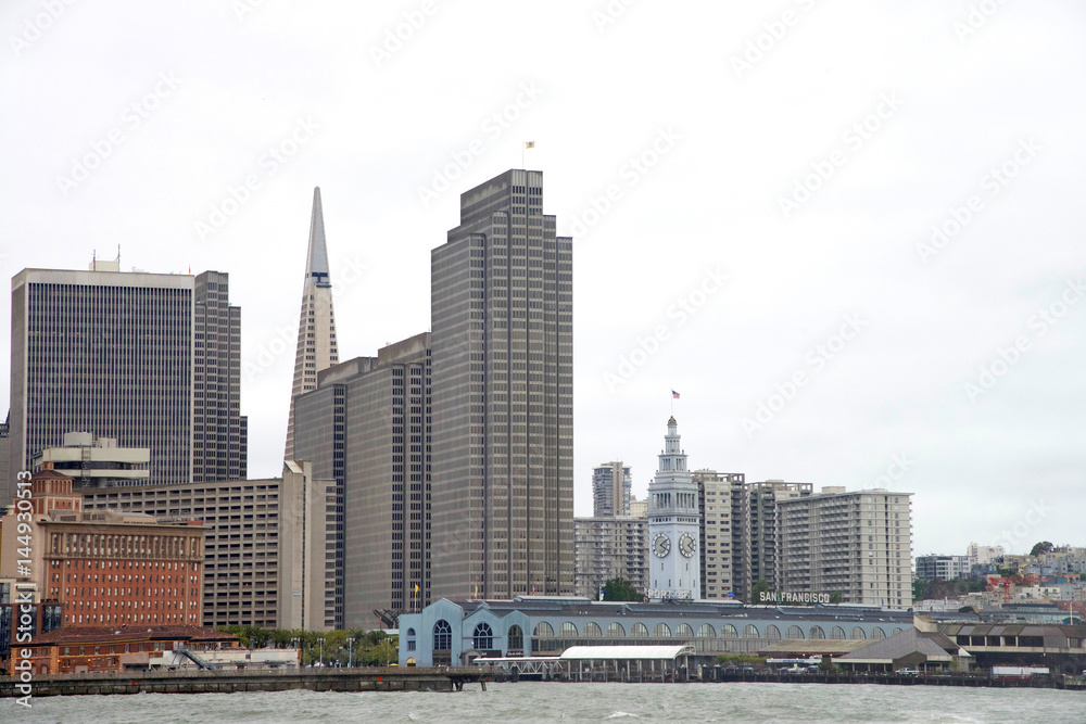 Obraz premium Downtown San Francisco, financial district. Known for its ethnic diversity, San Francisco has one of the country's highest concentrations of new immigrants.