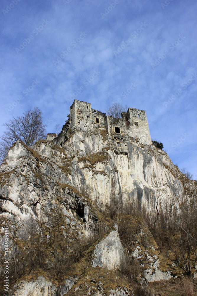 Mittelalter: Historische Festung auf einem Felsen