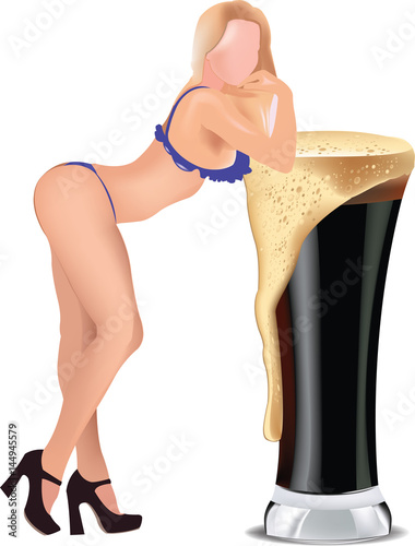 bicchiere birra scura con schiuma