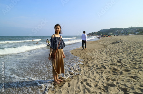 海岸の若い女性 ベトナム