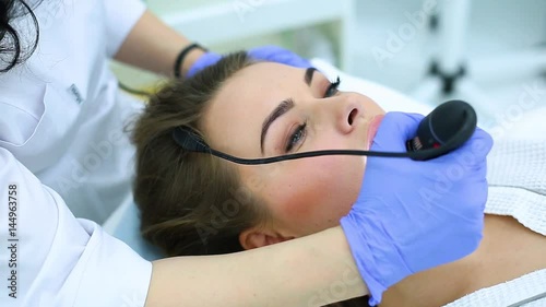 A study of the disease of the hair and skin using a trichoscope. photo