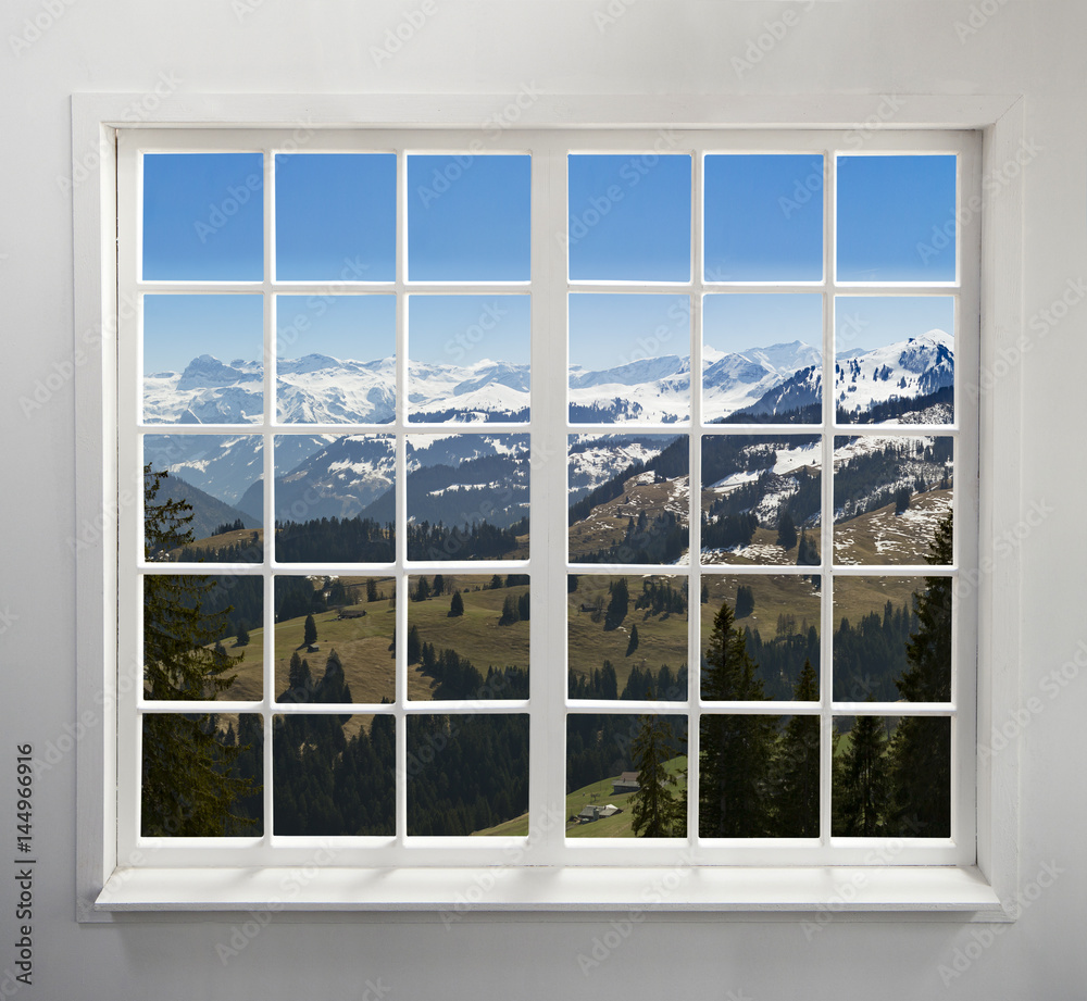 Fototapeta Zamknięte okno z widokiem na ośnieżone Alpy