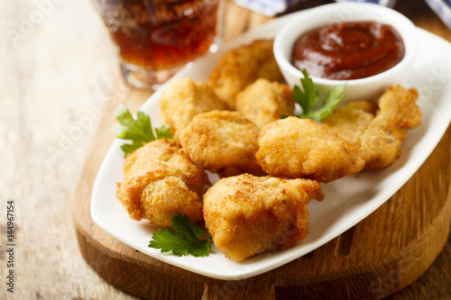 Chicken nuggets with tomato sauce