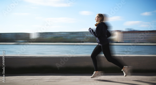 Sport woman run 