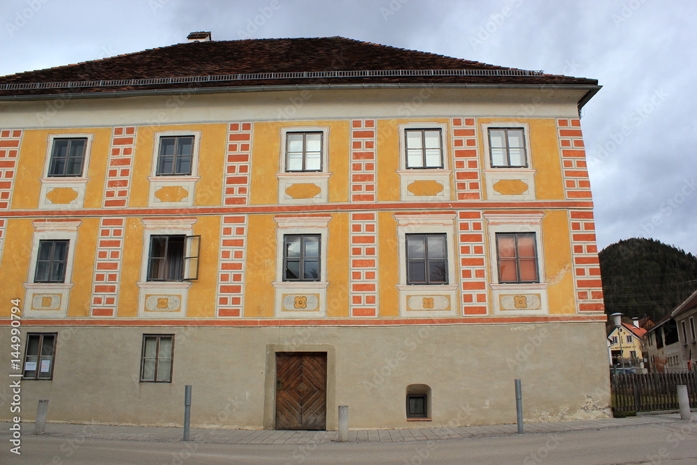 Blick auf den berühmten Zehenthof in St. Lorenzen im Mürztal (Steiermark)