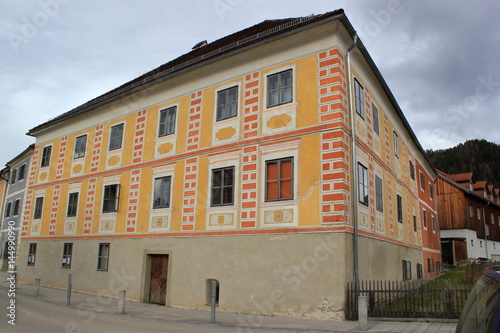 Steiermark: Die historische Fassade des Zehenthof in St. Lorenzen im Mürztal