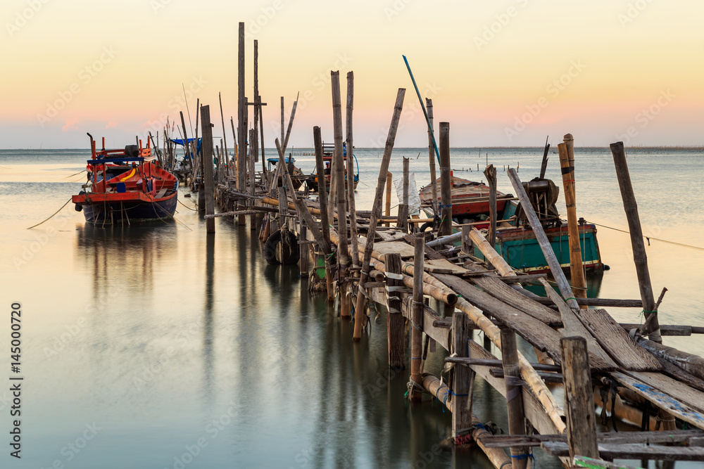 Old wood bridge for small fishing boat in the sea with sunset
Old wood bridge for small fishing boat in the sea with sunset