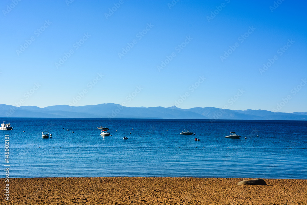 Obraz premium Lake Tahoe - blau und wunderschön! 