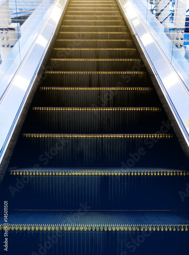Obraz na płótnie Modern escalator, selective focus w salonie