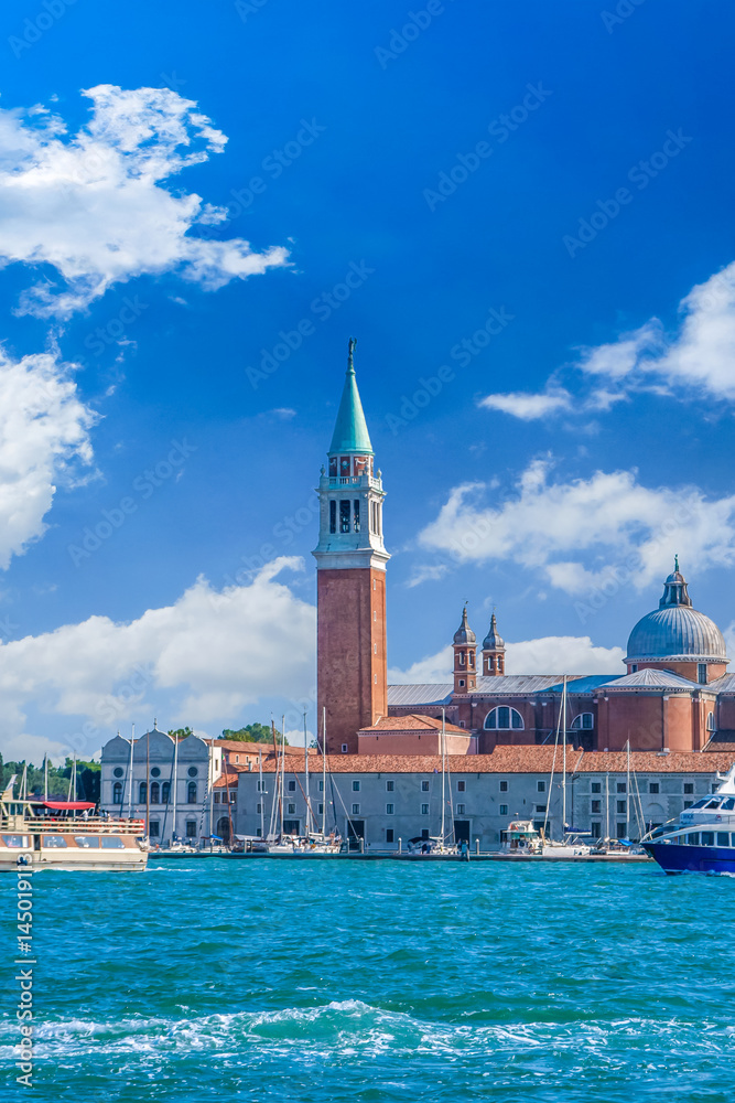 Φωτογραφία Venice landmark, view from sea of Piazza San Marco or st Mark square, Campanile and Ducale or Doge Palace with colorful blue sky and white clouds