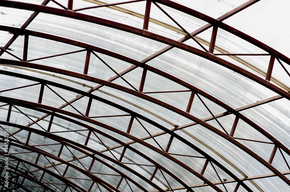 A canopy made of polycarbonate arc . Metal construction.
