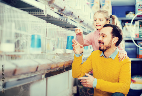Canvas Print Girl with  father consider cells with birds
