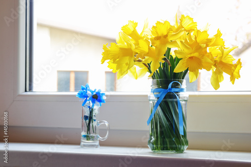Fototapeta Naklejka Na Ścianę i Meble -  Bouquet of daffodils on the windowsill