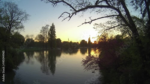 Coucher de soleil sur le lac Daumesnil du bois de Vincennes