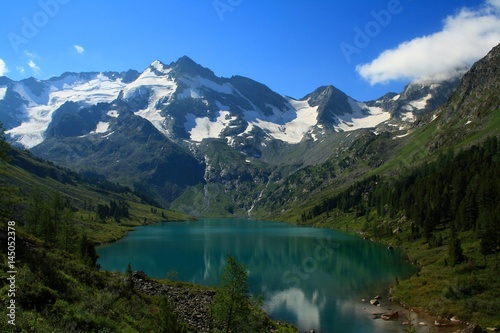 Fototapeta Naklejka Na Ścianę i Meble -  Lake in the Altai Mountains