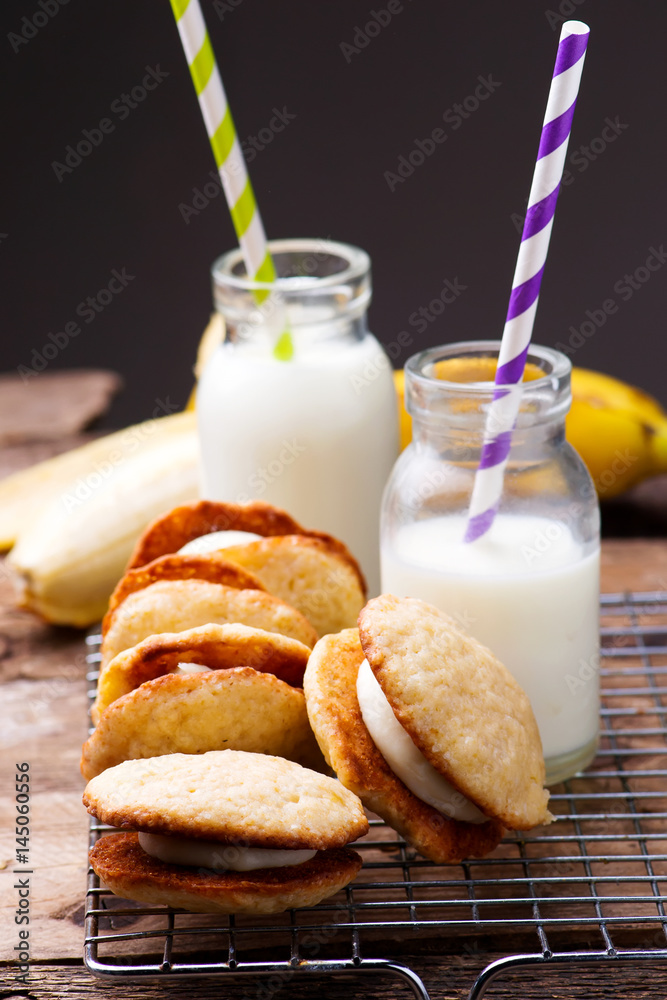 Banana Whoopie Pies.style rustic. Banana Whoopie Pies.style rustic.