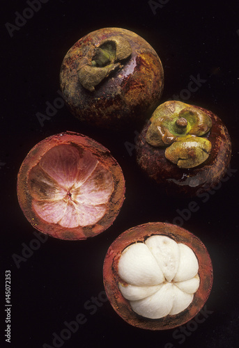 Garcinia mangostana / Mangoustan / Abricot de Saint Domingue photo