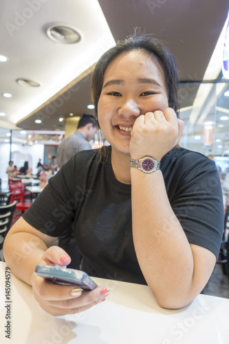 girll using smart phone