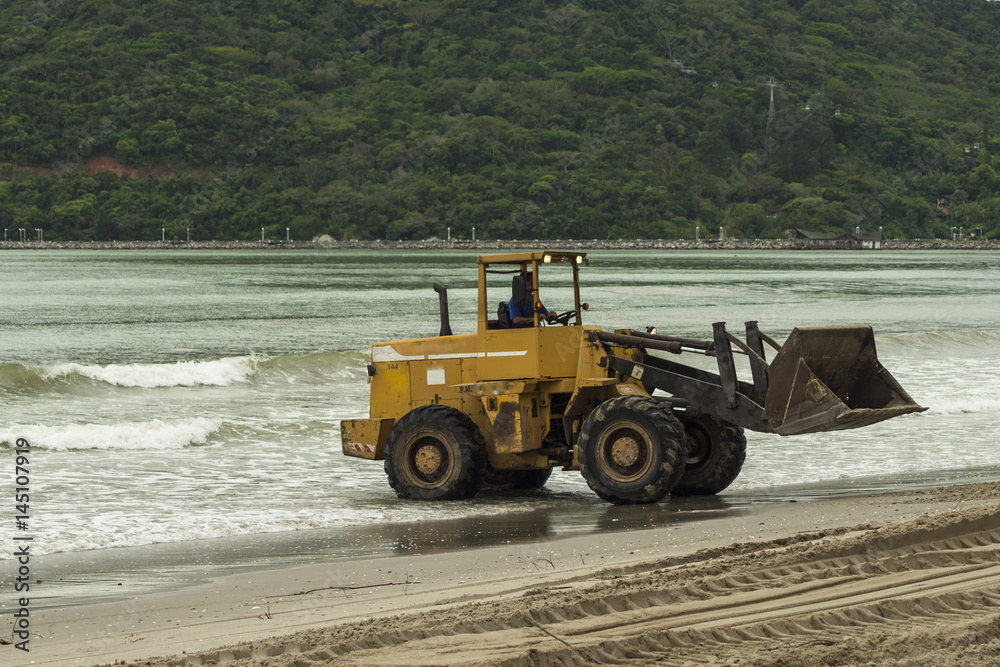 Obraz premium CONSTRUÇÃO NA PRAIA