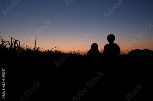 young couple silhouette mountain