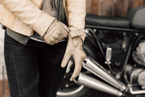 Motorcycle kaferacers. Girl dress leather gloves. Beige leather gloves. Gloves for motorcycle riding.