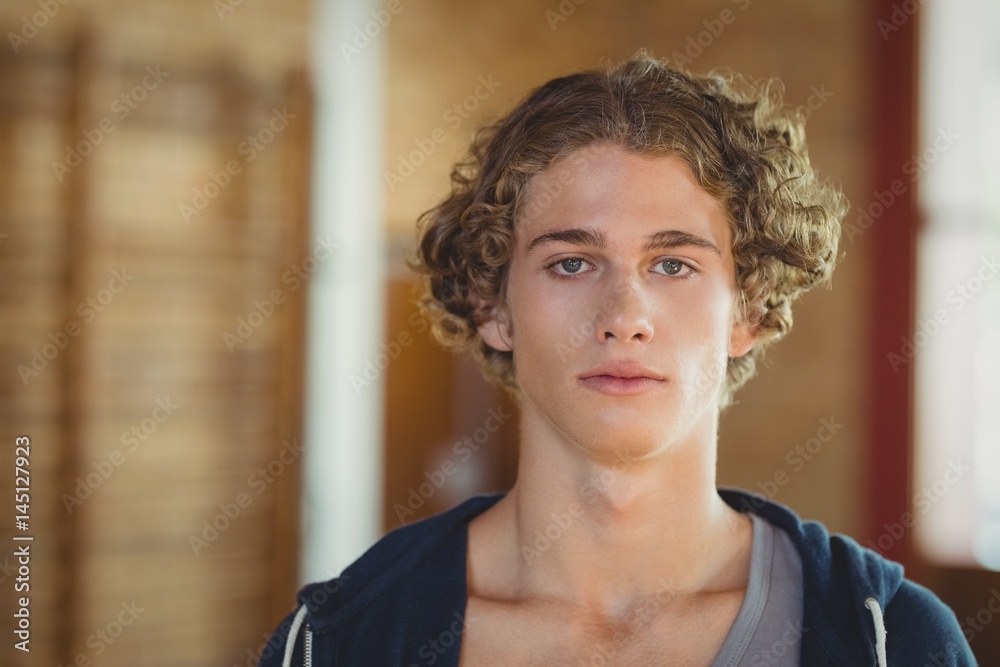 Obraz premium Determined high school boy standing in the sports court