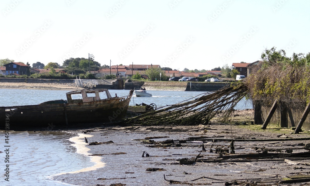 cimetière de bateaux , bassin d'Arcachon