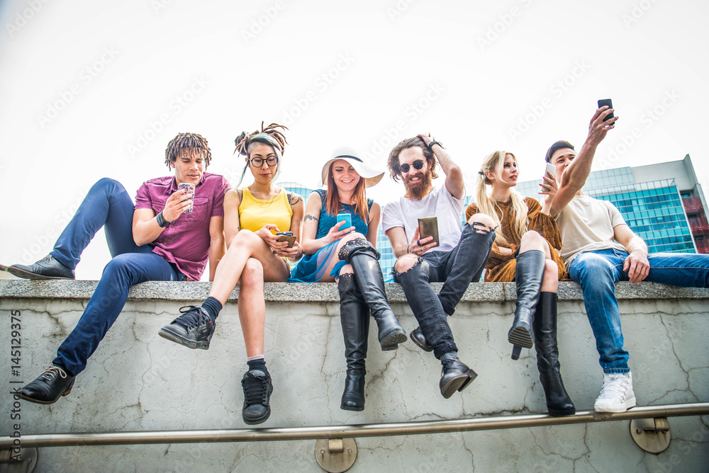 Obraz premium Friends meeting outdoors