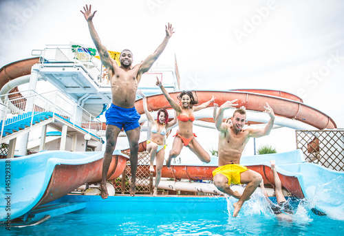 Fototapeta Naklejka Na Ścianę i Meble -  Friends in a swimming pool