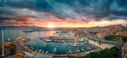 Fotografiet Cagliari, Italy 20/04/2017; Panoramic view of Cagliari at sunset on the harbor