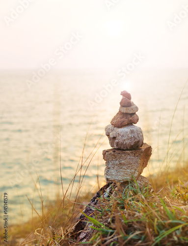 Obraz na płótnie Zen stones, Sea and sunset background w salonie