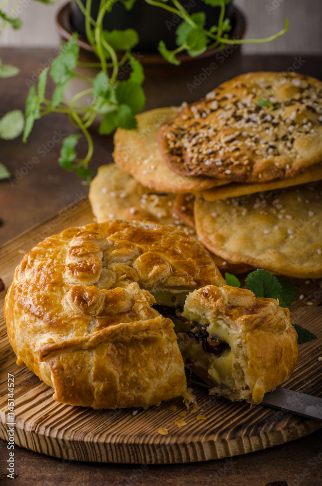 Foto Puff pastry stuffed by camembert