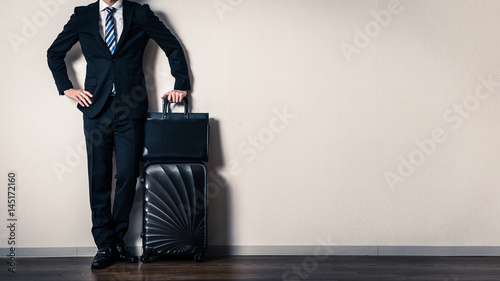 スーツケースとビジネスマン,出張 photo