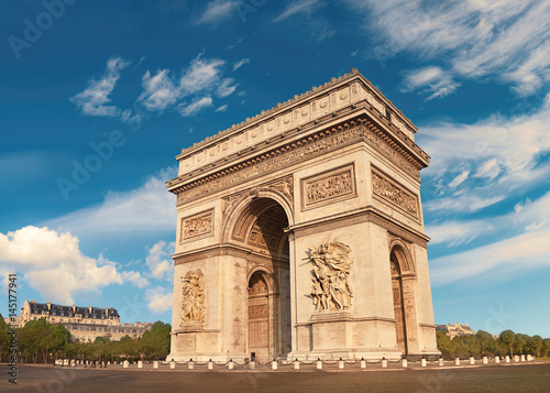Arc de Triumph in Paris, France © tilialucida