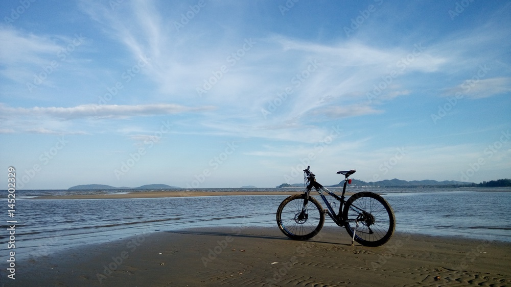 Fototapeta premium Cycling to a seaside in the Gulf of Thailand.