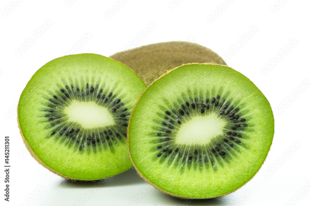 Aufgeschnittene und saftige Kiwi, Close up Aufgeschnittene und saftige Kiwi, Close up