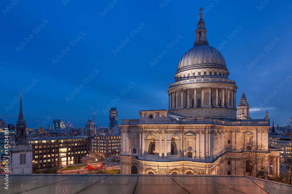 London night view on St Paul's Cathedral background