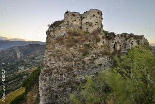 Φωτογραφία Gerace, the ruins of the abandoned Norman castle, Aspromonte, Calabria, Italy