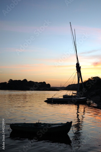 Boote am Nilufer photo