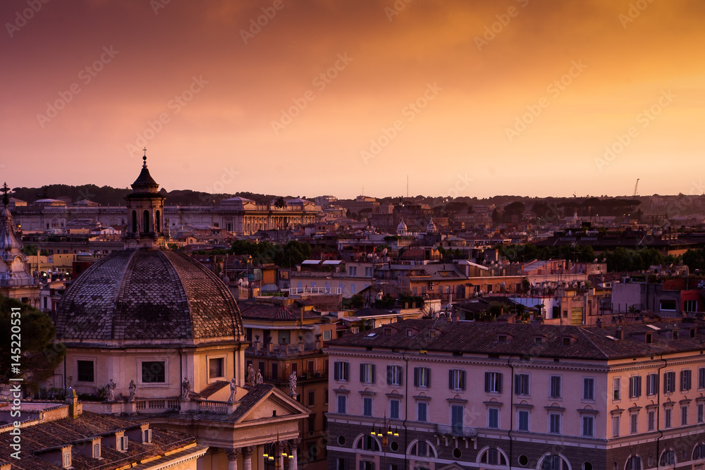 Naklejka premium Romantic illuminated old Rome city square with basilica view