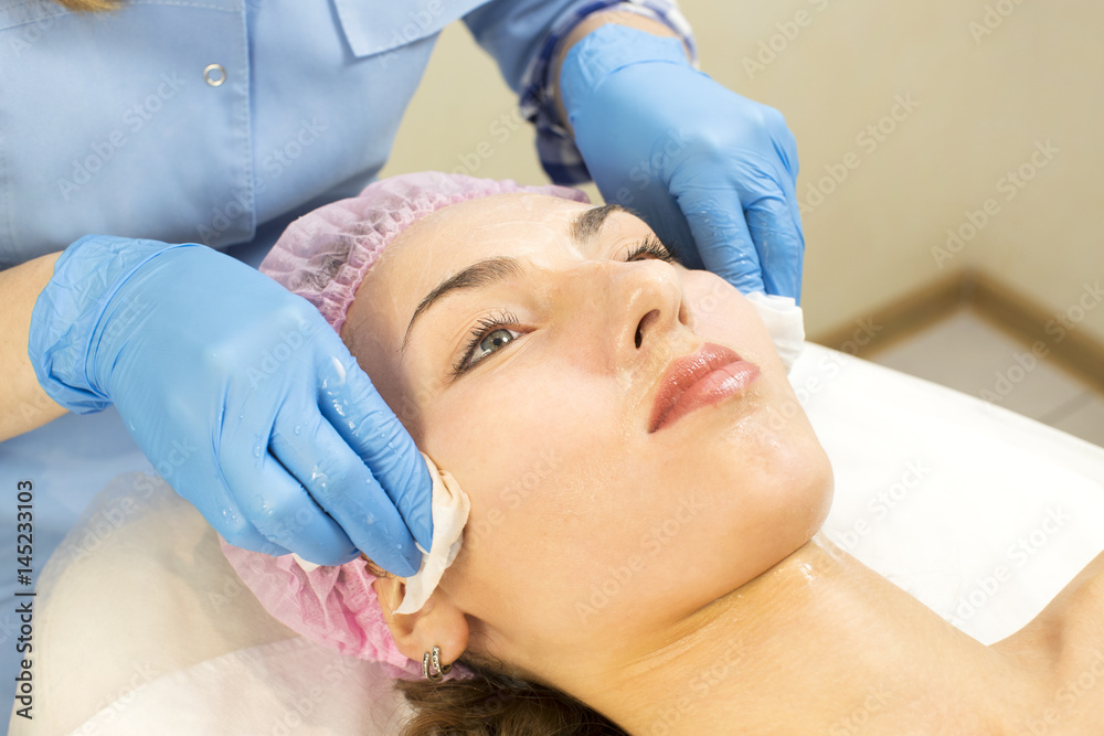 Process cosmetic mask of massage and facials in beauty salon Process cosmetic mask of massage and facials in beauty salon