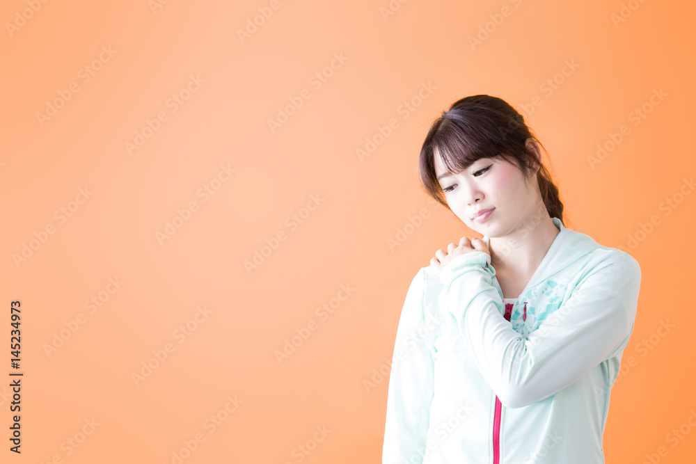 スポーツウェアの女性・オレンジバック