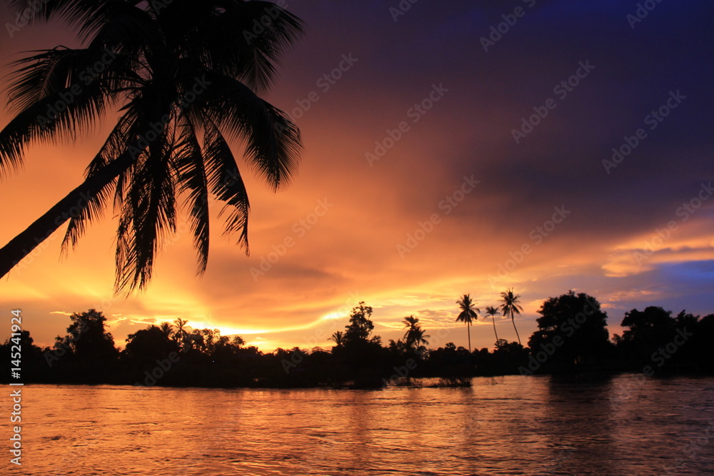  Sunset on the 4000 islands in laos