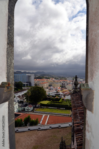 Blick über Ponta Delgada (Azoren) von der Kirche Máe de Deus