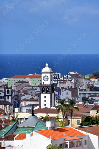 Blick über Ponta Delgada (Azoren) von der Kirche Máe de Deus