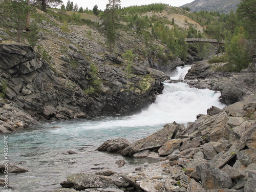 wasserschnelle,fluss torda bei billingen.holzbrücke photo