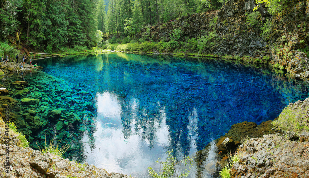 Fototapeta premium Clear Blue Tamolitch pool