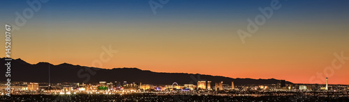 Canvas Print Colorful sunset over Las Vegas, NV cityscape with city lights