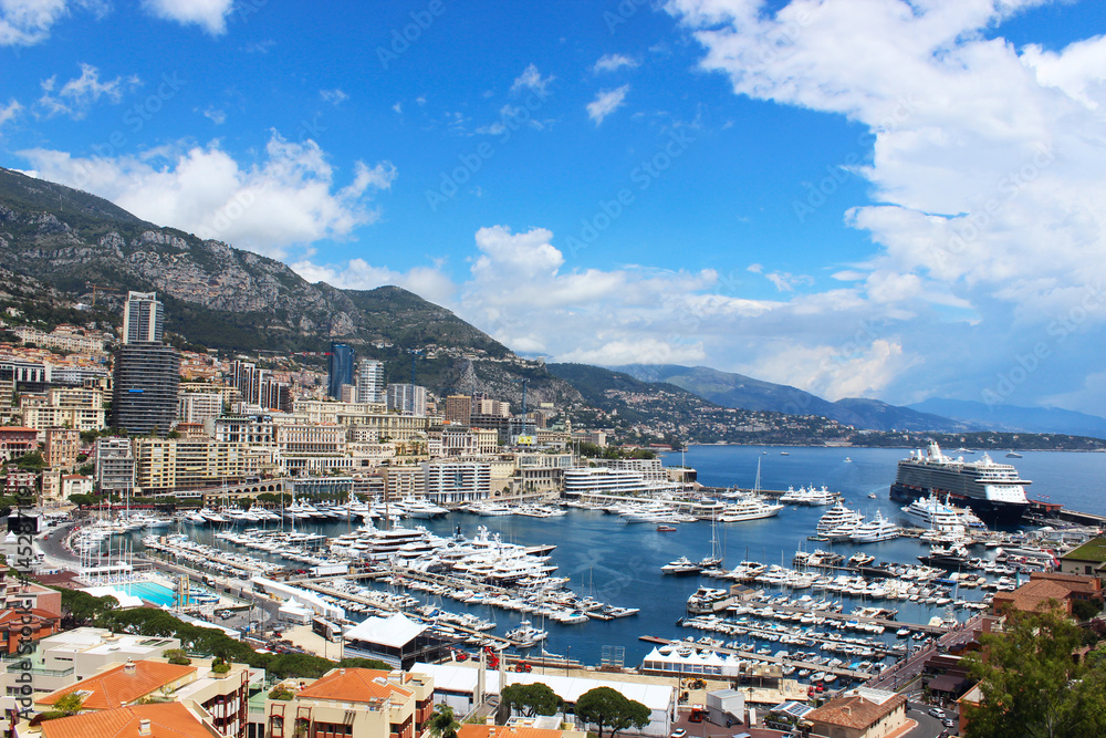 Obraz premium Beautiful view of the Monaco Bay with luxury boats - Monte Carlo
